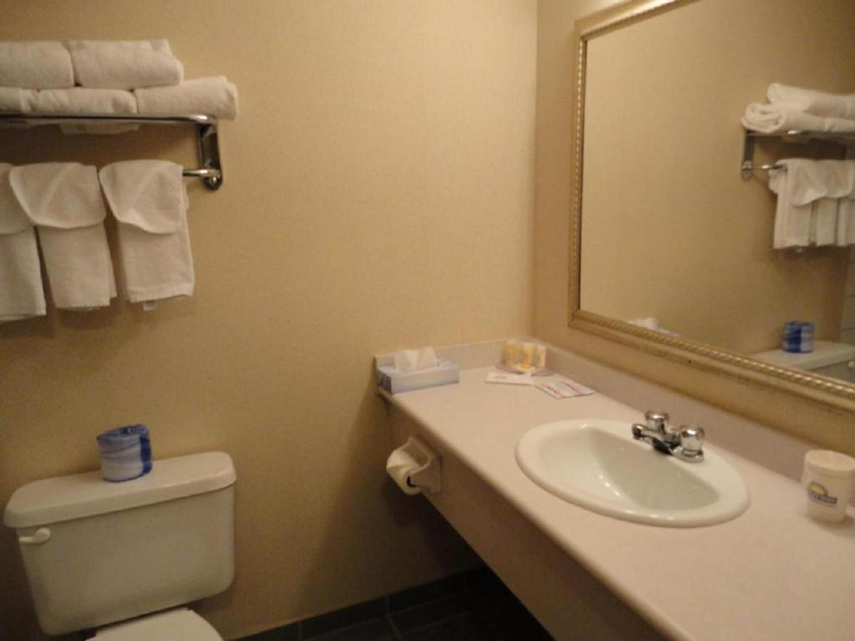 Days Inn By Wyndham Prince Albert Extérieur photo
