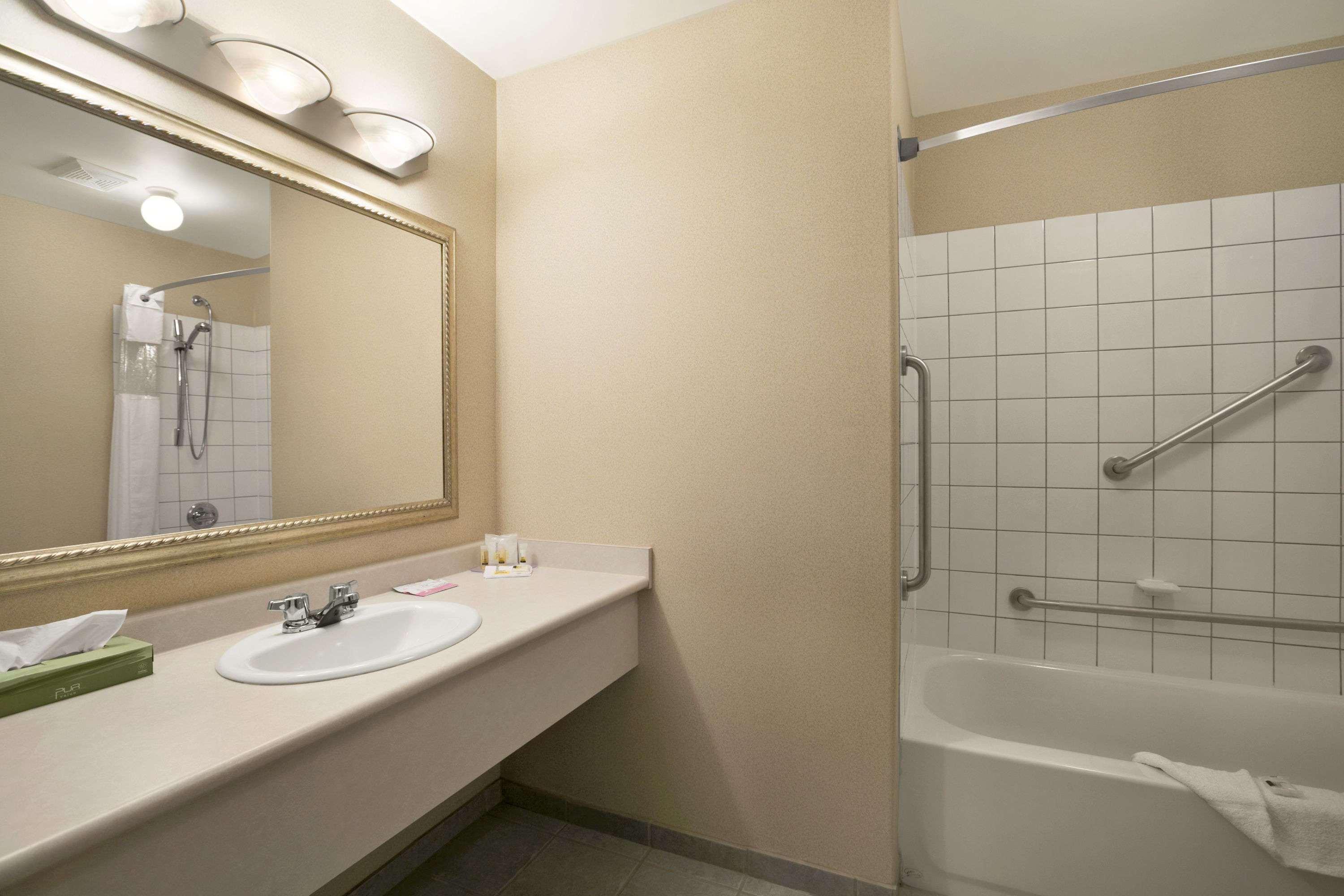 Days Inn By Wyndham Prince Albert Extérieur photo