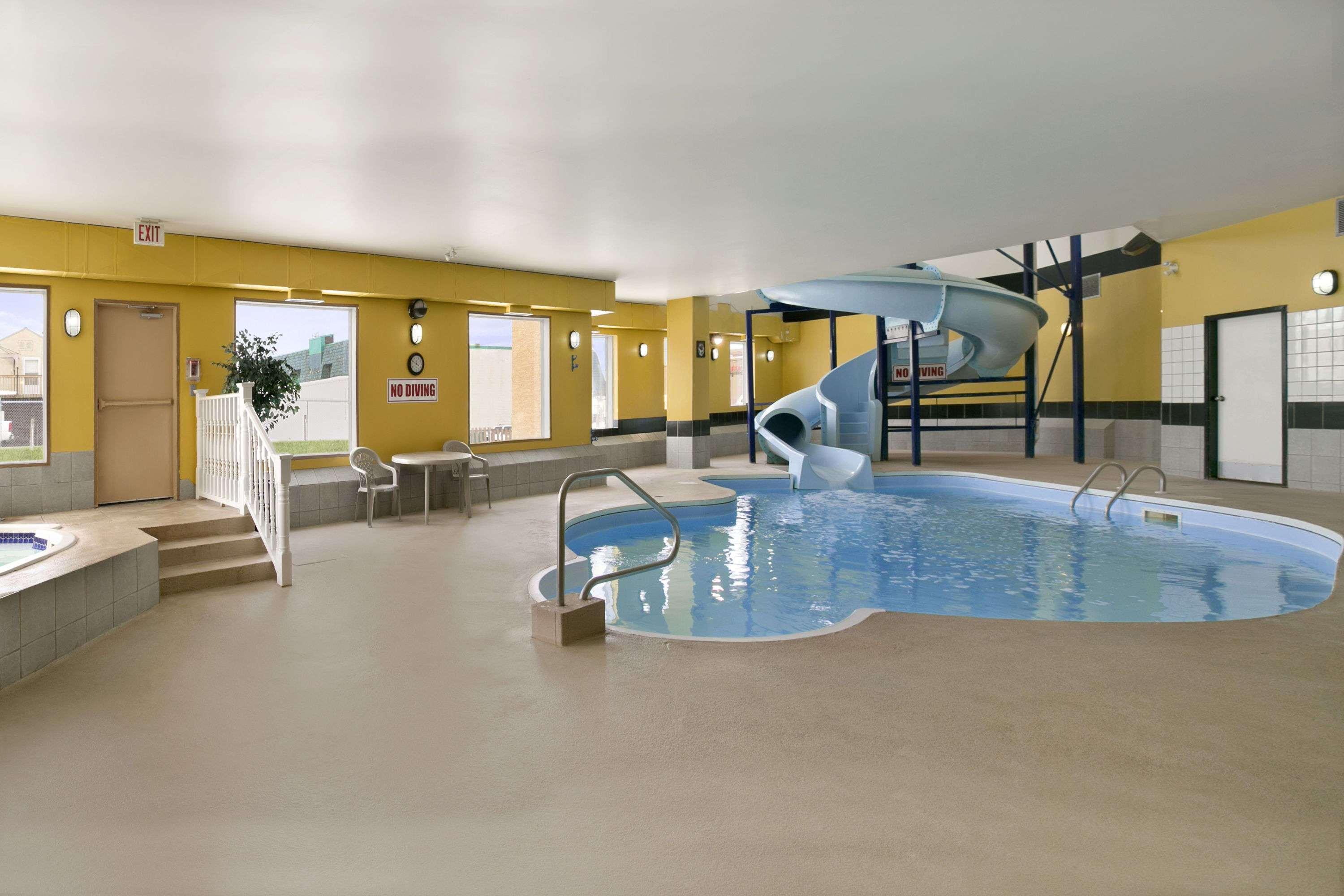 Days Inn By Wyndham Prince Albert Extérieur photo